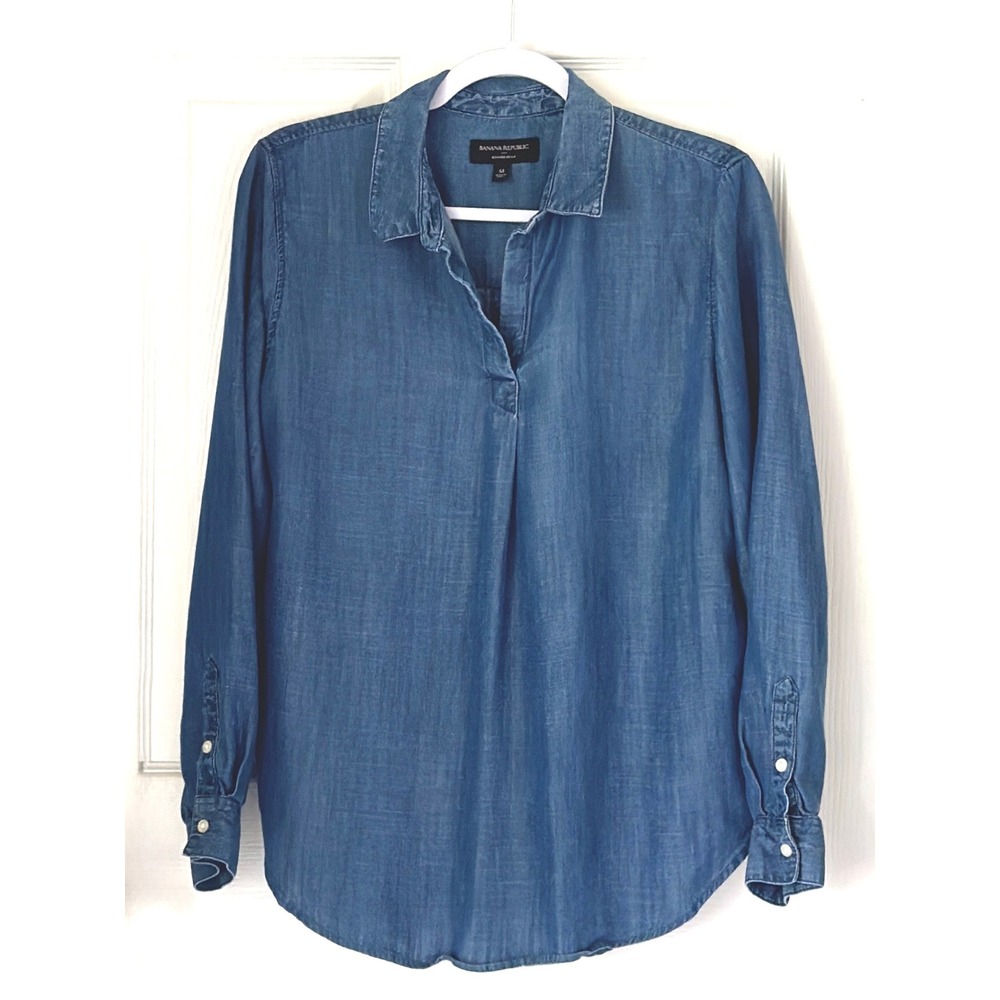 Banana Republic Blue Lyocell Boyfriend Fit Back Button Blouse Medium
